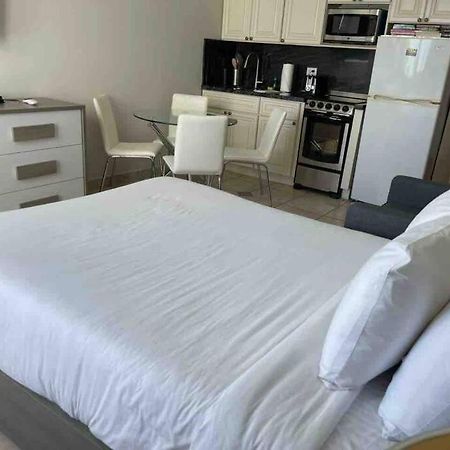 Chic Ocean Front Studio! Apartamento Miami Beach Exterior foto