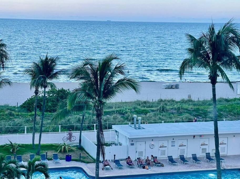 Chic Ocean Front Studio! Apartamento Miami Beach Exterior foto