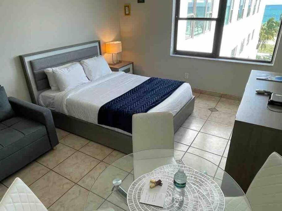 Chic Ocean Front Studio! Apartamento Miami Beach Exterior foto