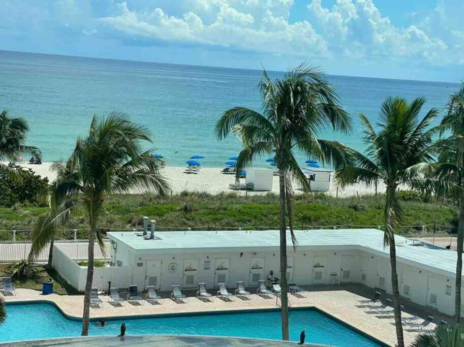 Chic Ocean Front Studio! Apartamento Miami Beach Exterior foto