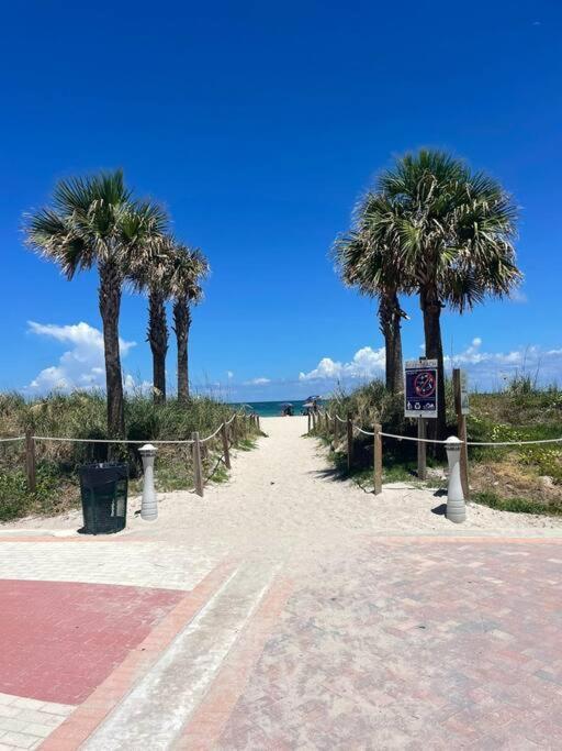 Chic Ocean Front Studio! Apartamento Miami Beach Exterior foto